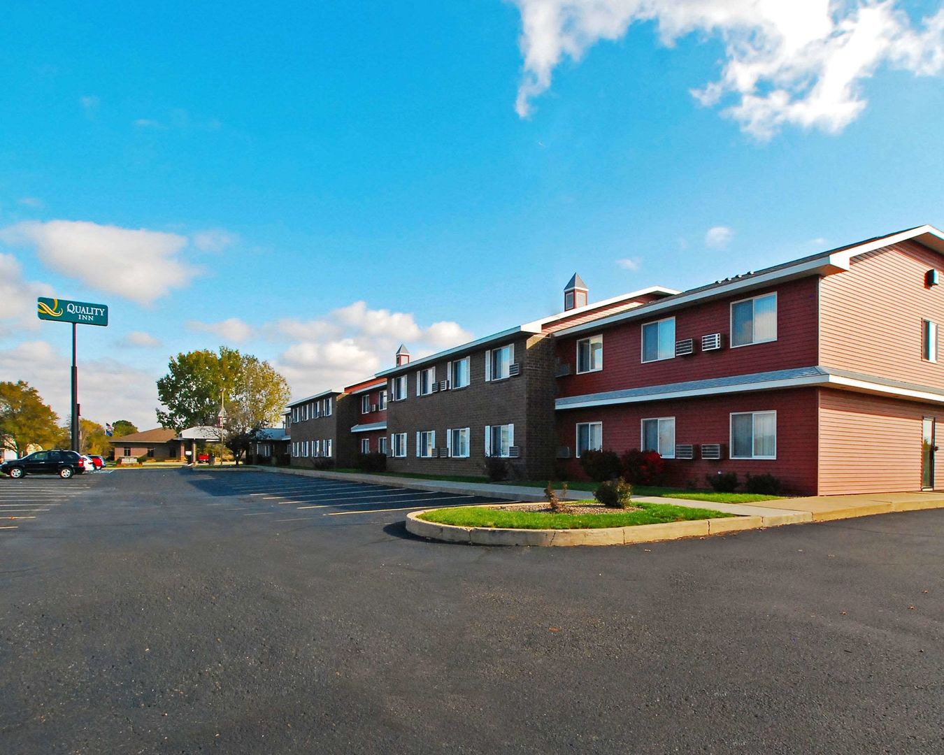 hudson inn and suites