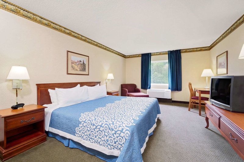 magnuson hotel west liberty