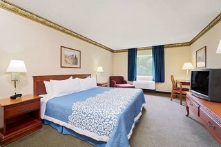 magnuson hotel west liberty