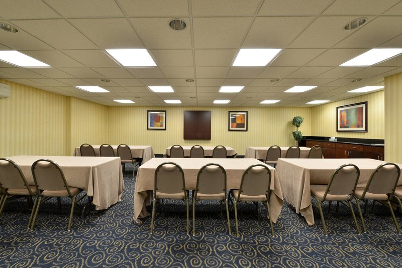holiday inn express and suites williamstown glassboro by ihg
