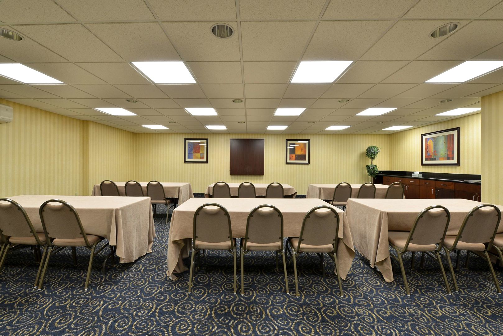 holiday inn express and suites williamstown glassboro by ihg
