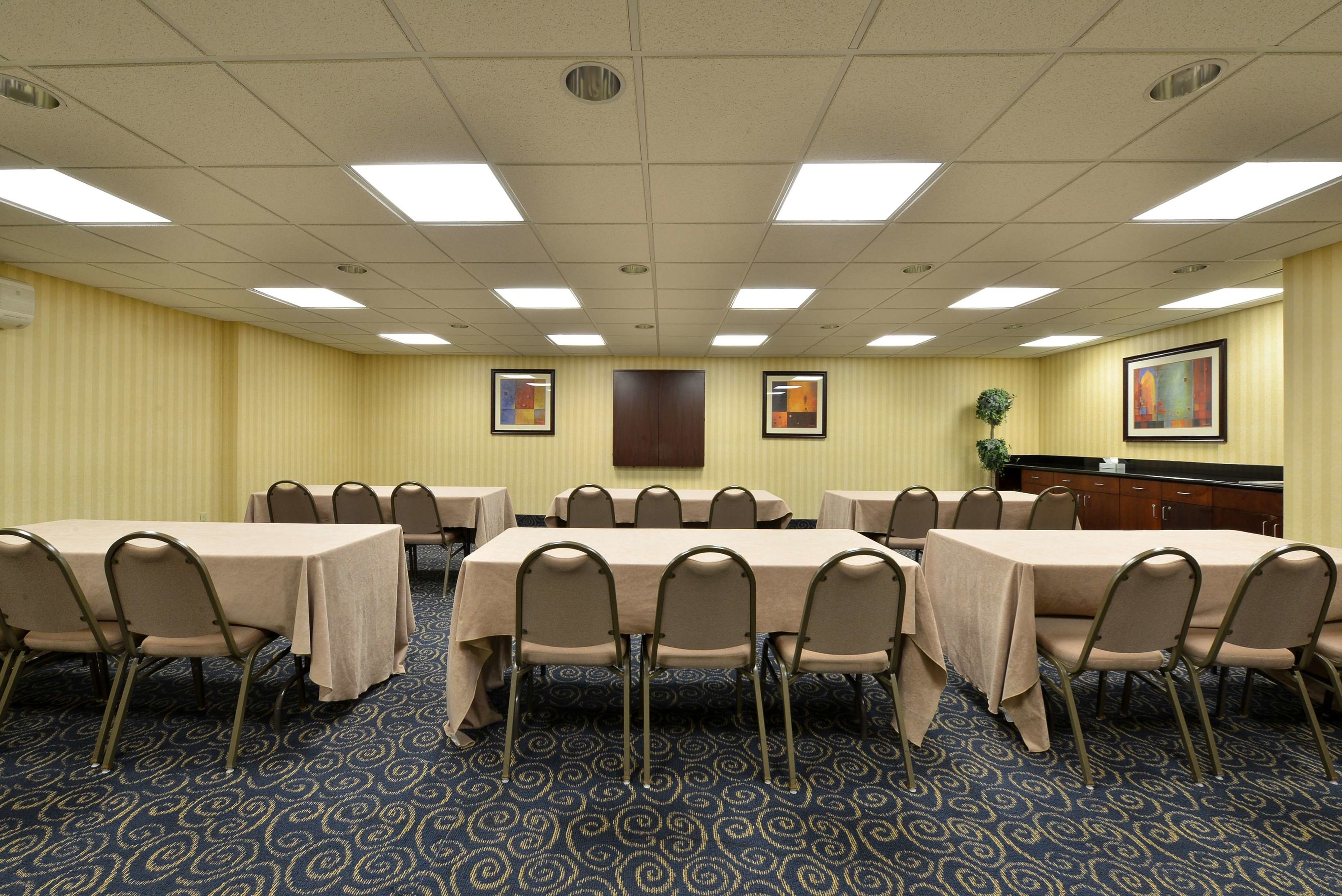 holiday inn express and suites williamstown glassboro by ihg