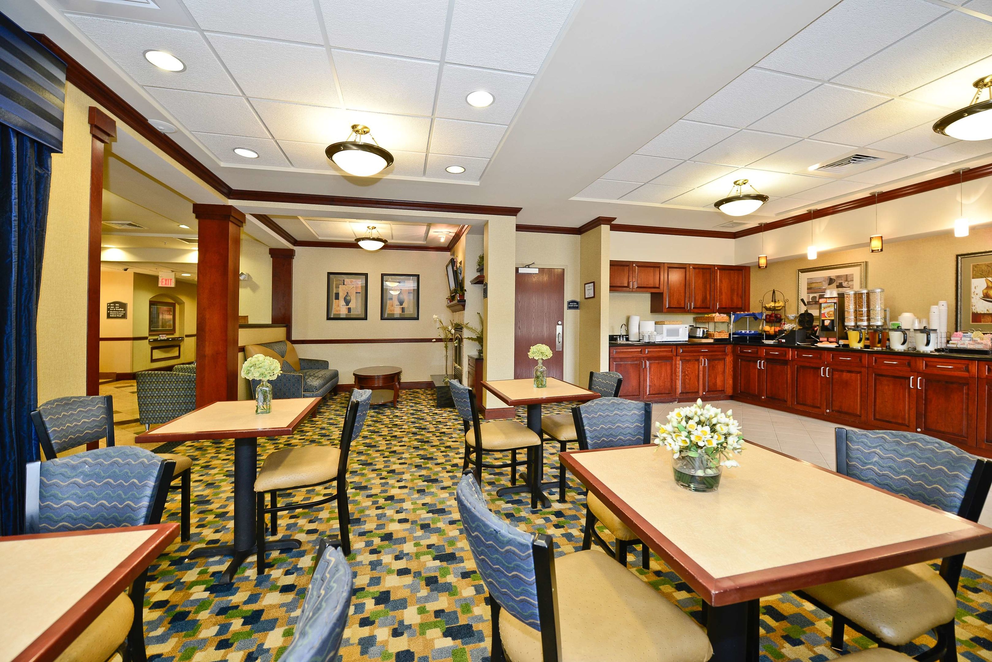 holiday inn express and suites williamstown glassboro by ihg