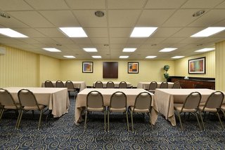 holiday inn express and suites williamstown glassboro by ihg