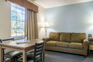 Suburban Studios Of Wilmington,North Carolina>>Wilmington,2 star