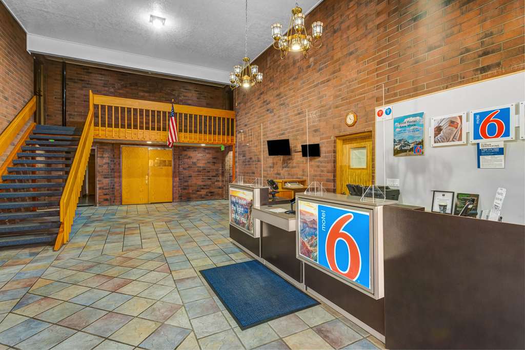 evanston inn at exit 6