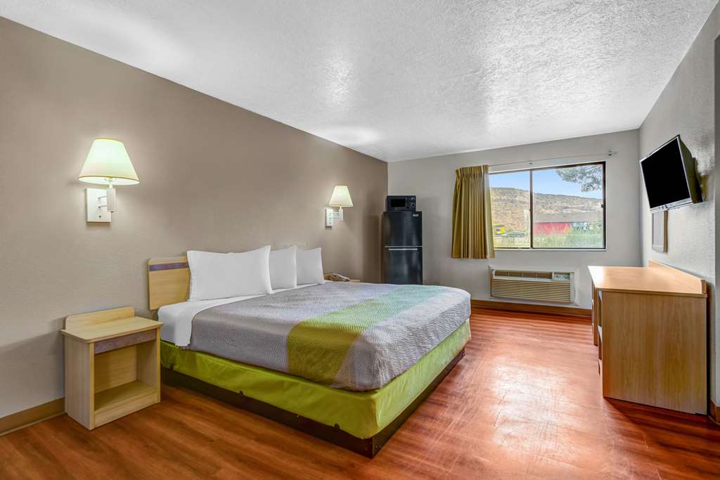 evanston inn at exit 6