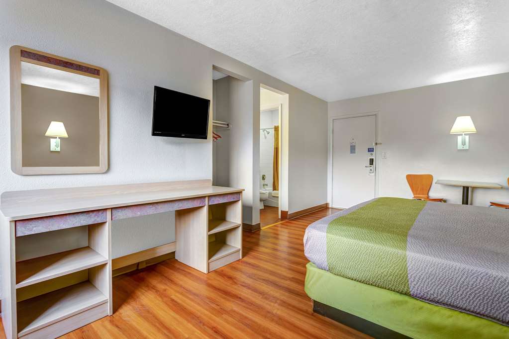 evanston inn at exit 6