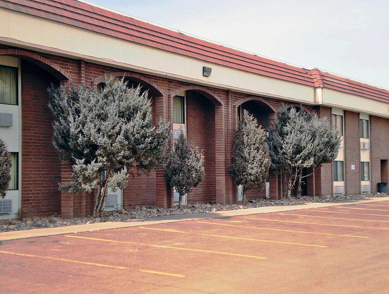 evanston inn at exit 6