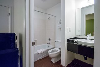 evanston inn at exit 6