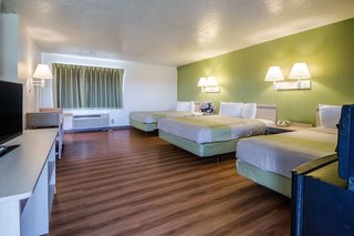 evanston inn at exit 6