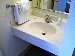 evanston inn at exit 6
