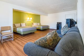 evanston inn at exit 6
