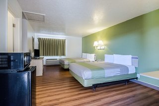 evanston inn at exit 6