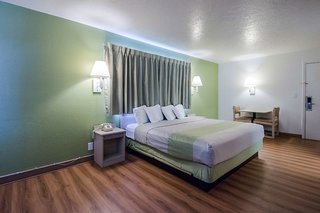 evanston inn at exit 6