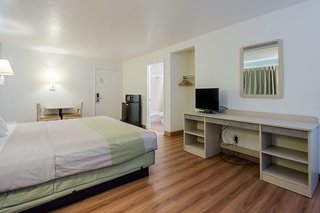 evanston inn at exit 6