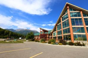 Fernie Stanford Resort,Fernie>>Cranbrook,3 star