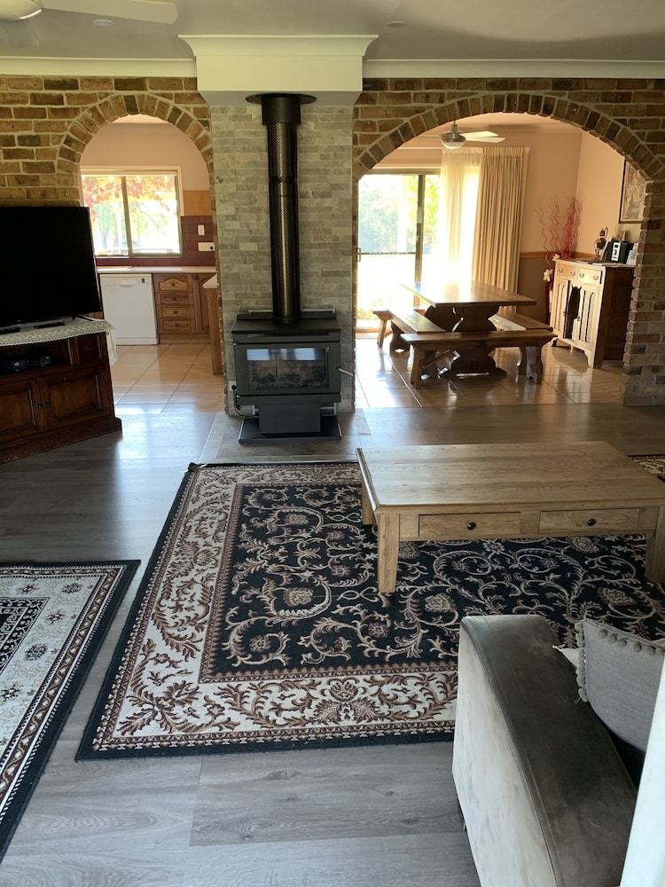woolshed hill estate