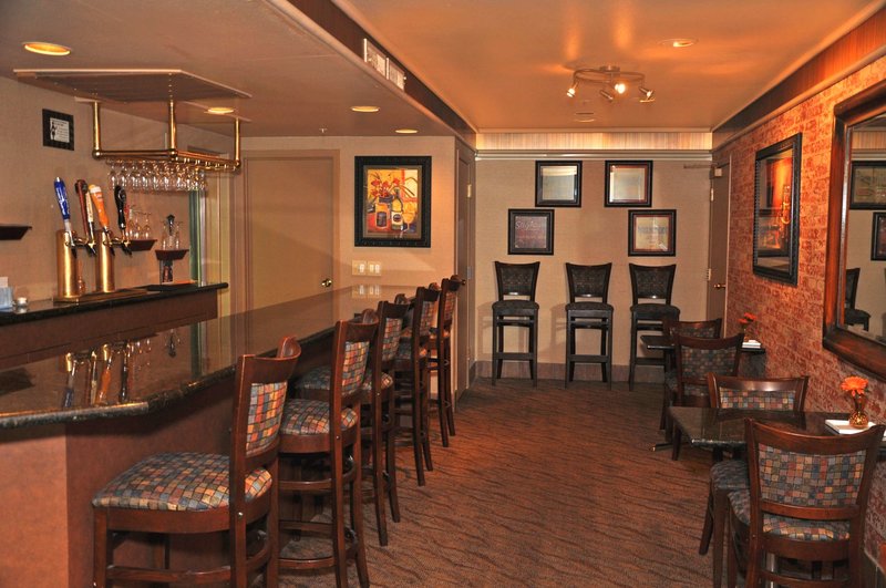 oxford suites portland jantzen beach