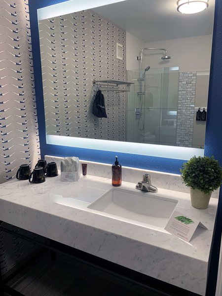 oxford suites portland jantzen beach