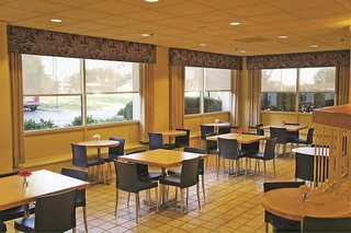 Clt Airport Inn & Suites,Charlotte Douglas International Airport>>Charlotte,3 star