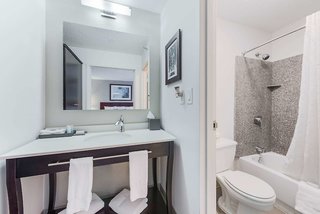 the blu hotel blue ash cincinnati ascend hotel collection