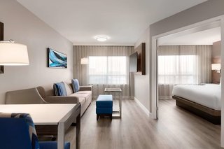 Embassy Suites By Hilton Montreal Airport,Montreal>>Beaconsfield,4 star
