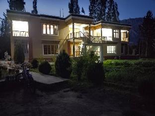 la tsas guest house