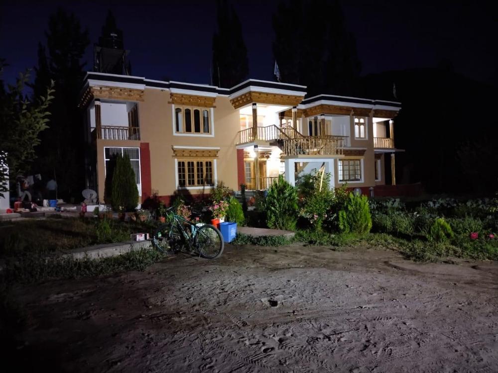 la tsas guest house