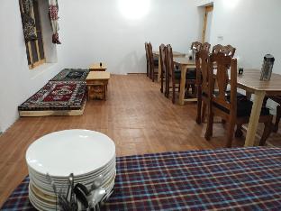 la tsas guest house