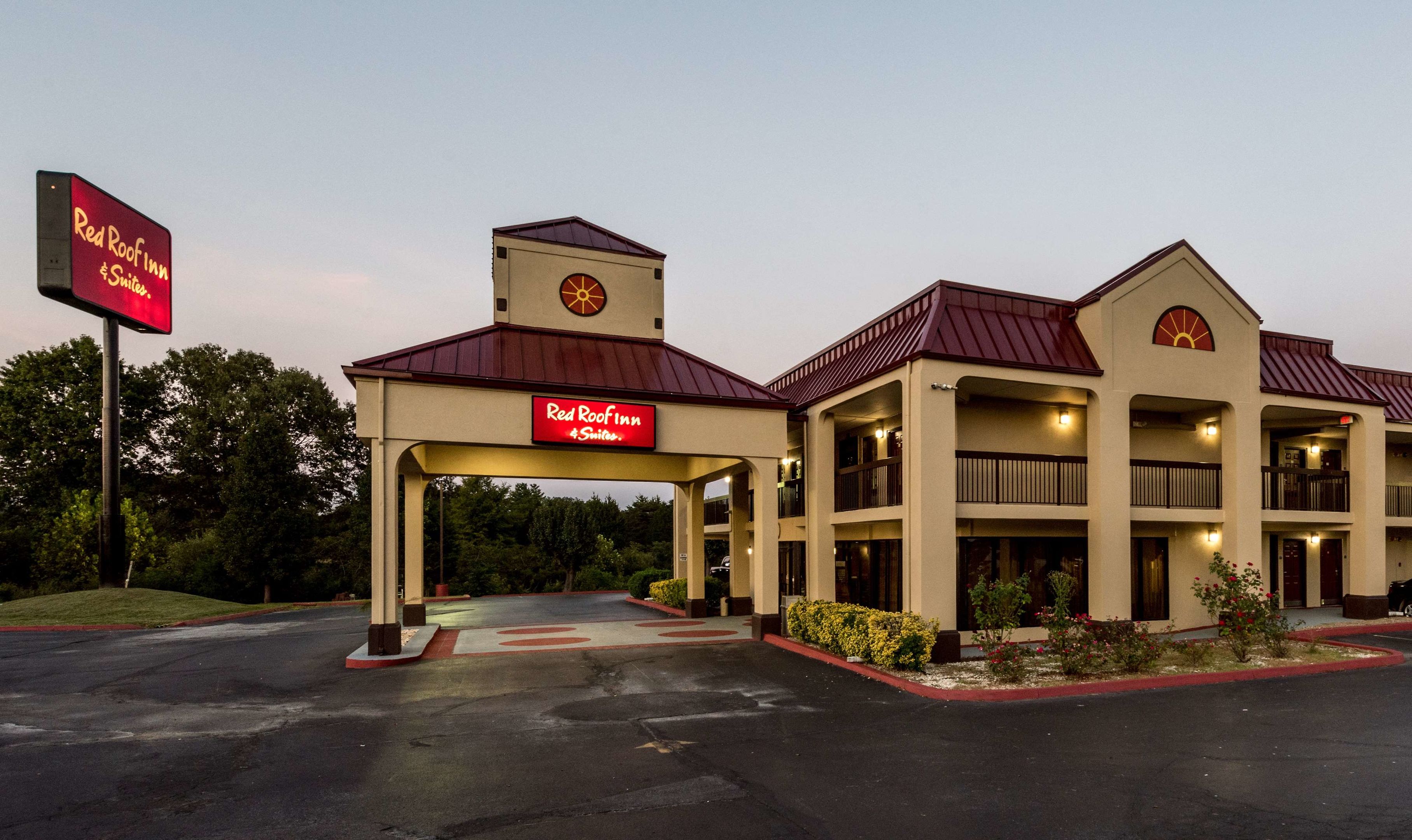 red roof inn and suites clinton tn