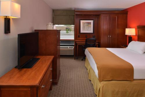 holiday inn express crestwood by ihg