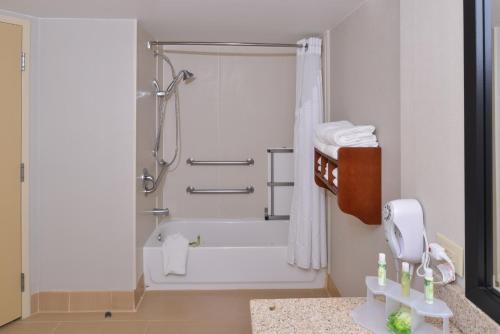 holiday inn express crestwood by ihg