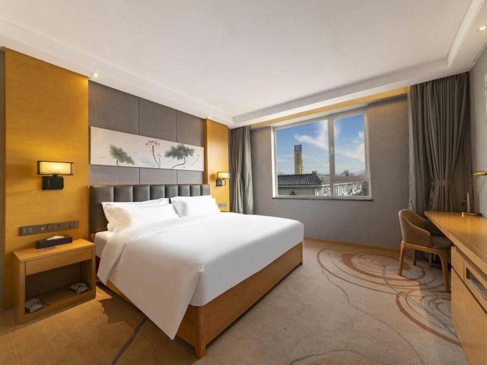 borrman hotel jinan yijia exhibition center laotun metro station