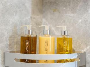 borrman hotel jinan yijia exhibition center laotun metro station