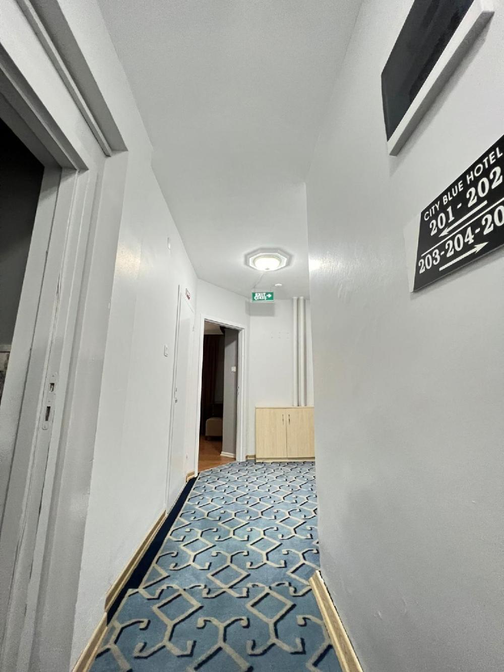 city blue hotel