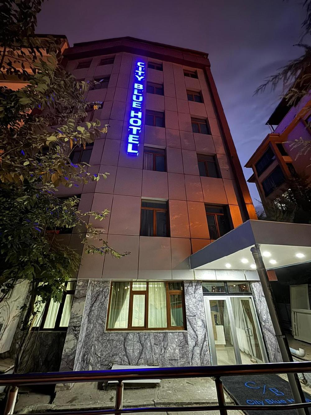 city blue hotel