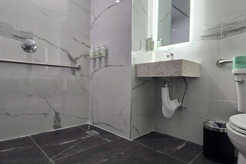 ramada by wyndham brooklyn empire blvd