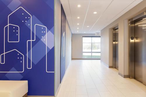 holiday inn express and suites clarksville north by ihg