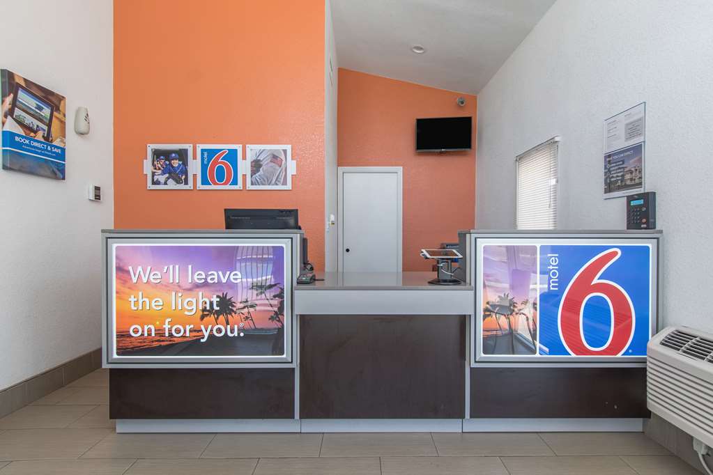 motel 6 bakersfield ca central