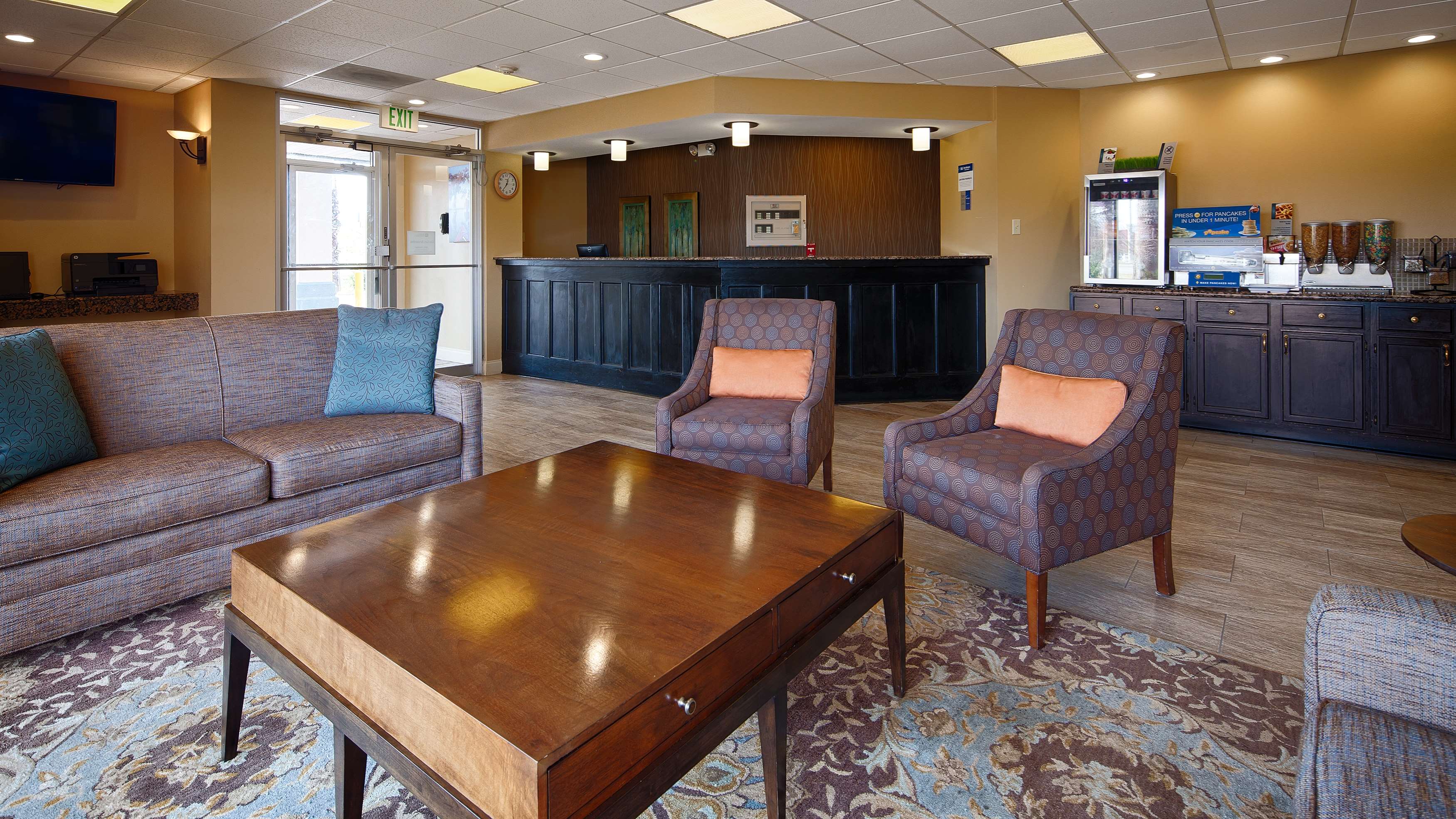 red roof inn port allen