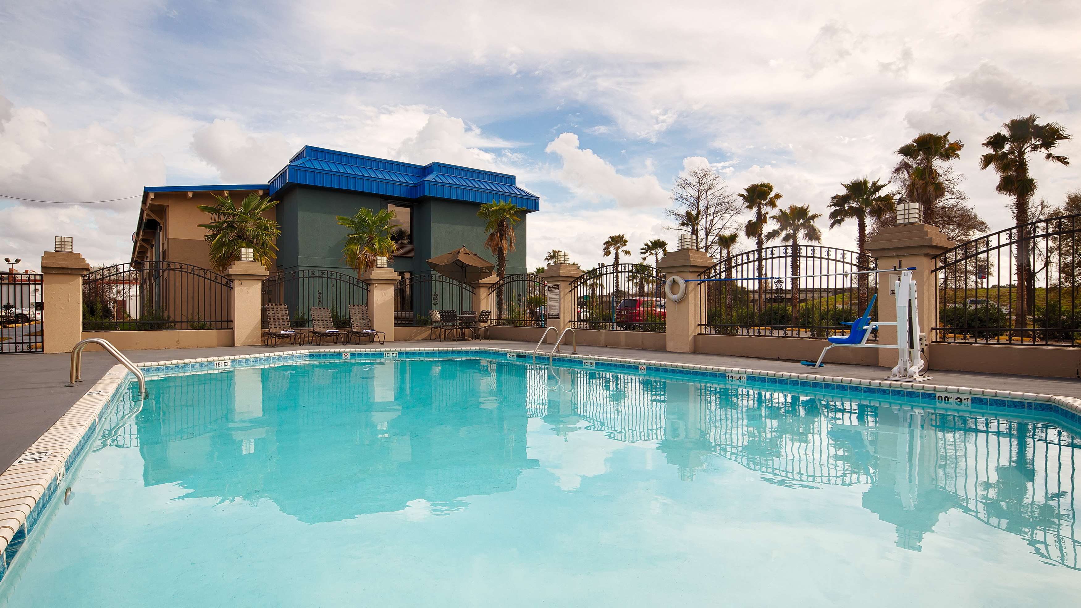 red roof inn port allen