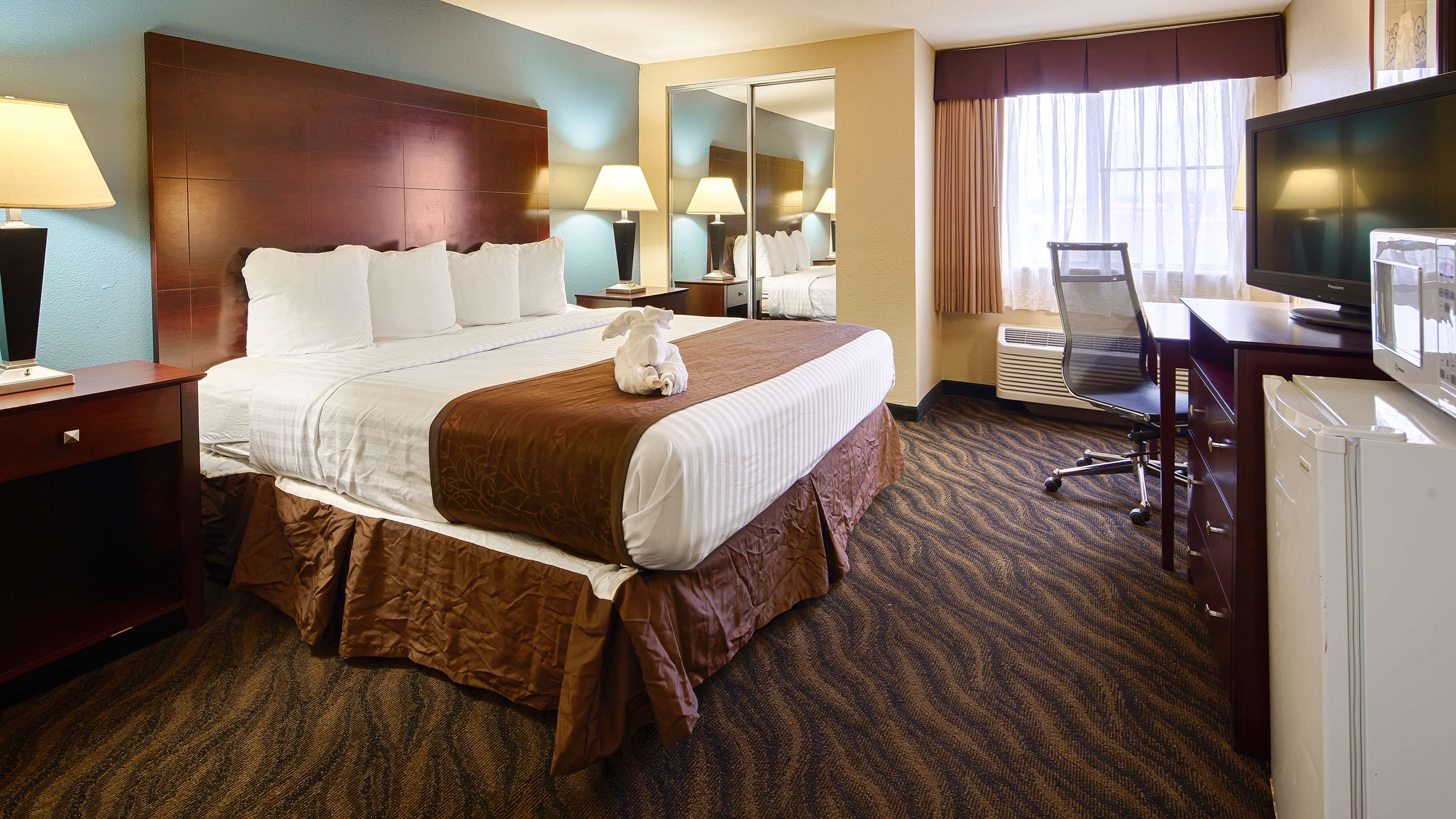 red roof inn port allen