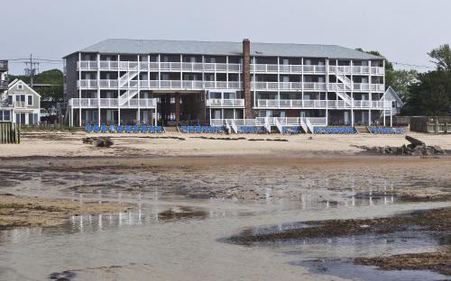 surfside hotel and suites