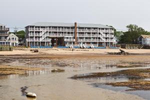 surfside hotel and suites