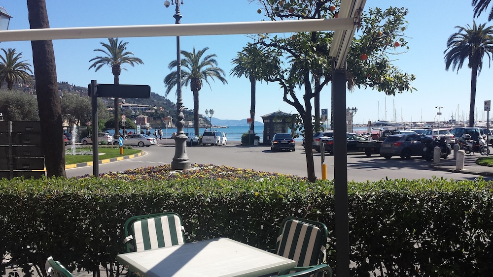 hotel riviera