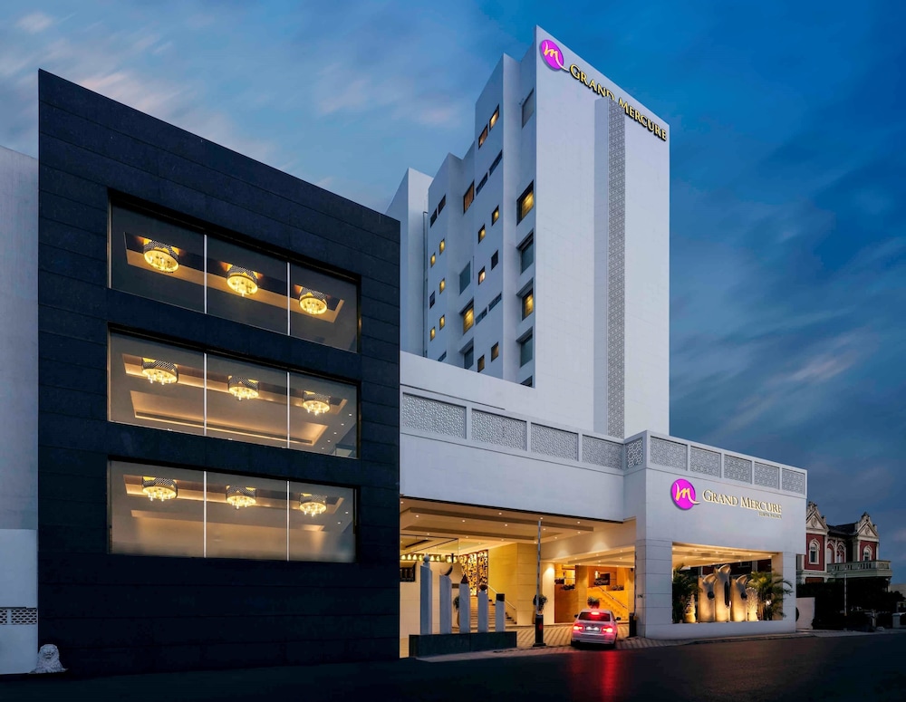 grand mercure vadodara surya palace hotel