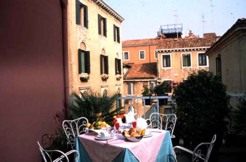 carlton capri hotel