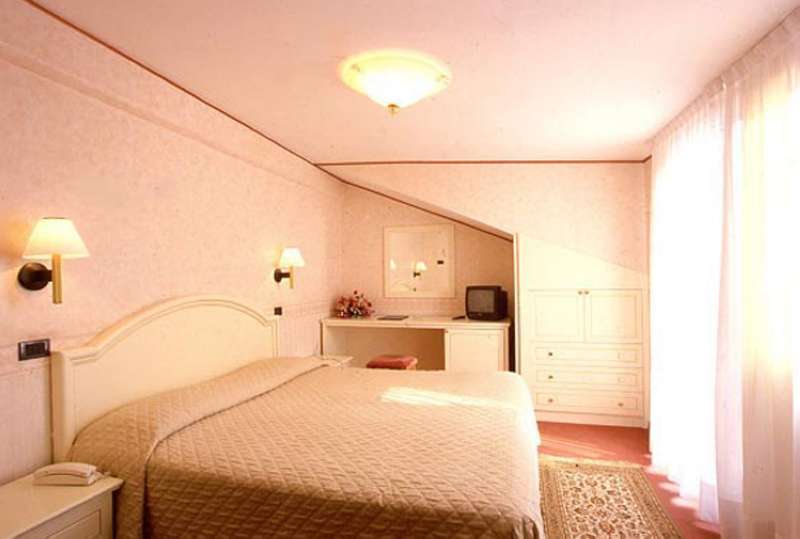 carlton capri hotel