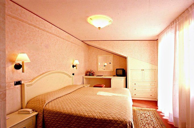 carlton capri hotel